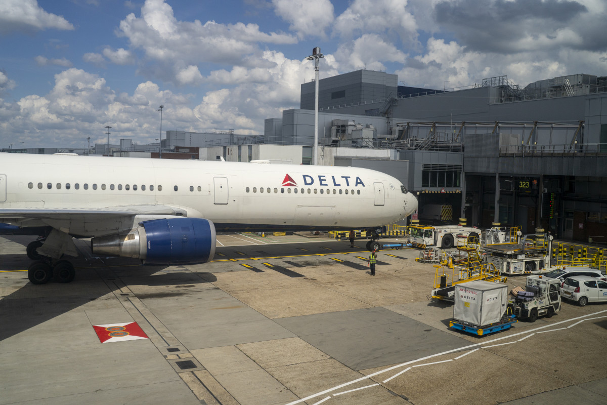 Woman Accuses Delta Airlines of Losing Her Dog During Layover at World