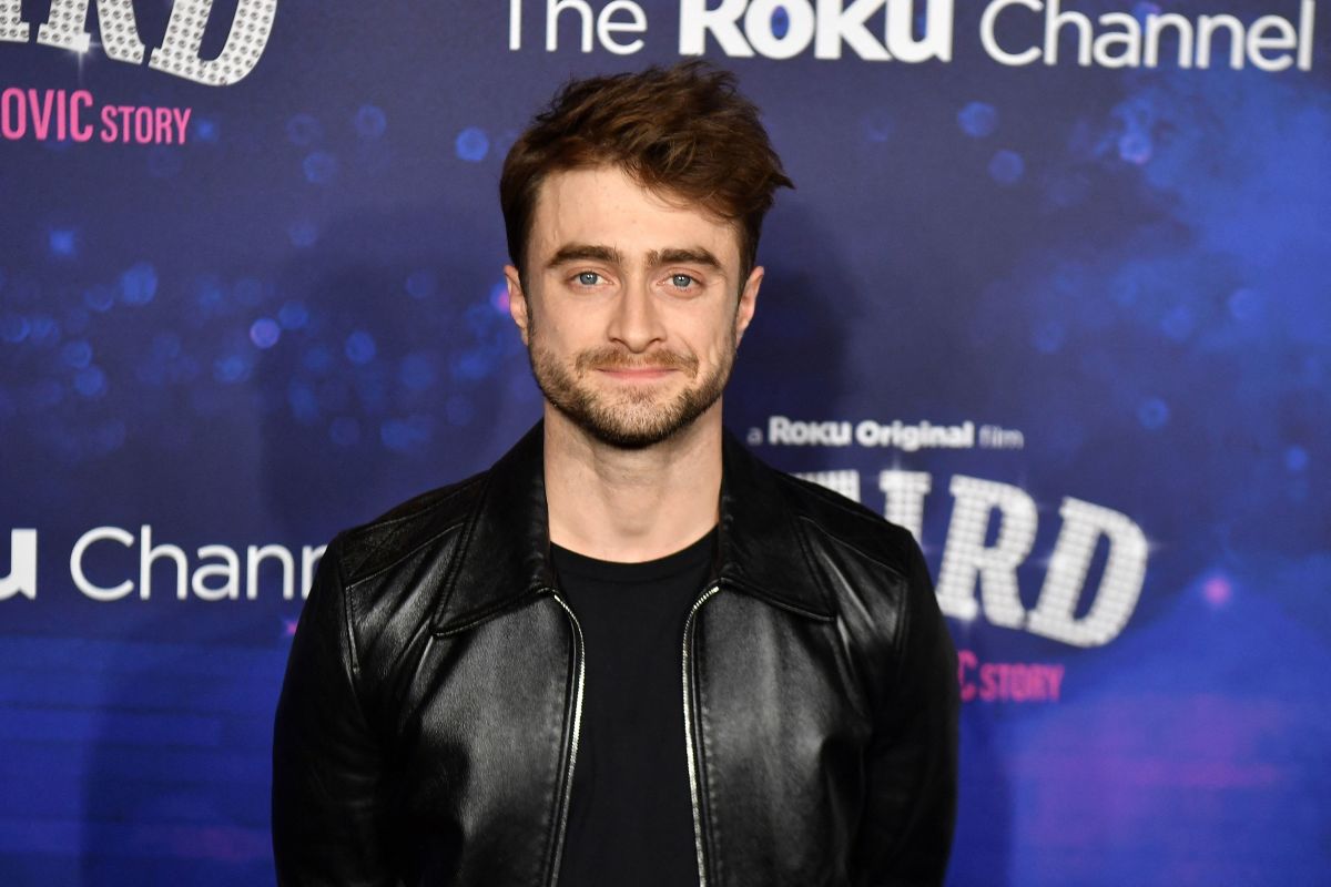 Daniel Radcliffe Reveals Muscular Transformation for ‘Miracle Workers ...