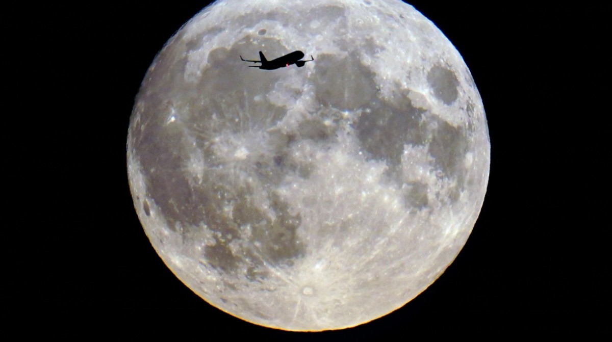 Last Blue Supermoon Until 2037 Captured in Stunning Photos - Men's Journal