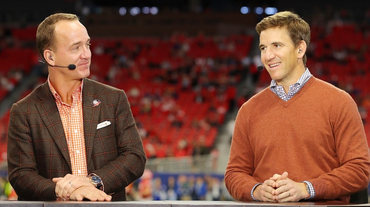 Celebs Roast Peyton & Eli Manning in 'ManningCast' Audition Clip - Men's  Journal