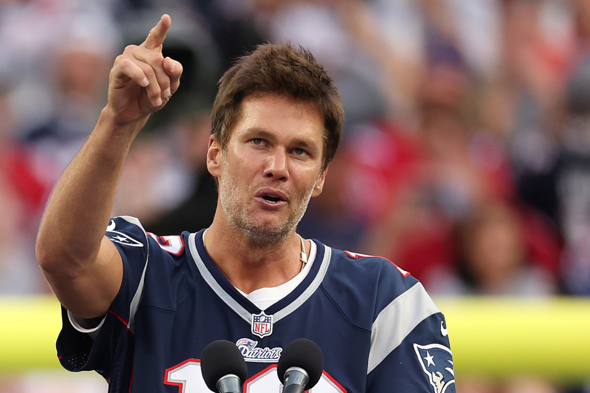 What Tom Brady said to Patriots fans during halftime ceremony