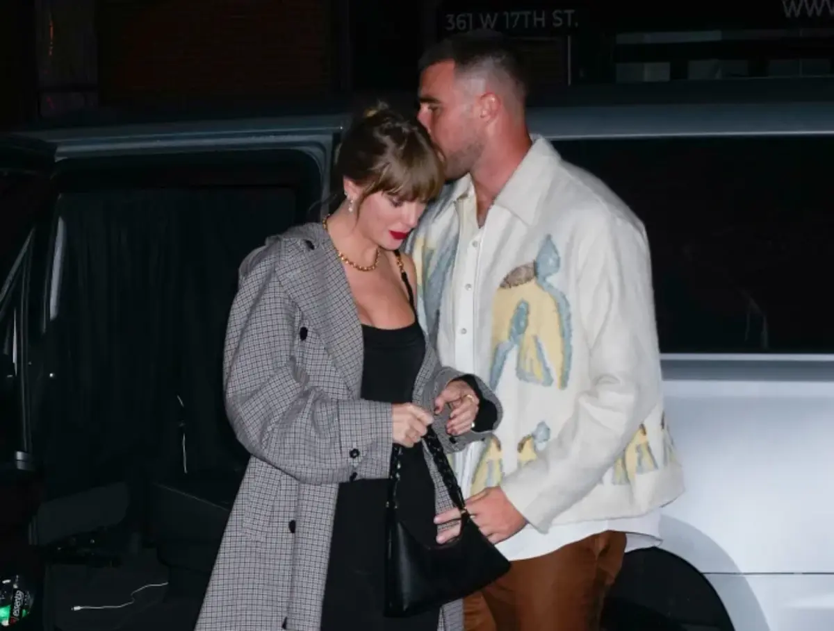 Travis Kelce Tells Taylor Swift Security Guard, 'I'll Take It From Here ...