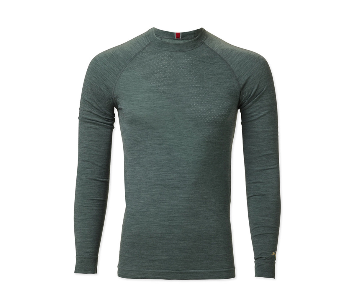 https://www.mensjournal.com/.image/t_share/MjAyMDM0NTI4NTA2Njg0OTM1/gifts-under-100-tracksmith-brighton-base-layer.jpg