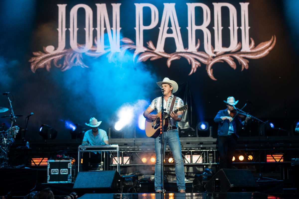 WATCH: Jon Pardi Drops Animated Music Video of 'Beer For Santa ...