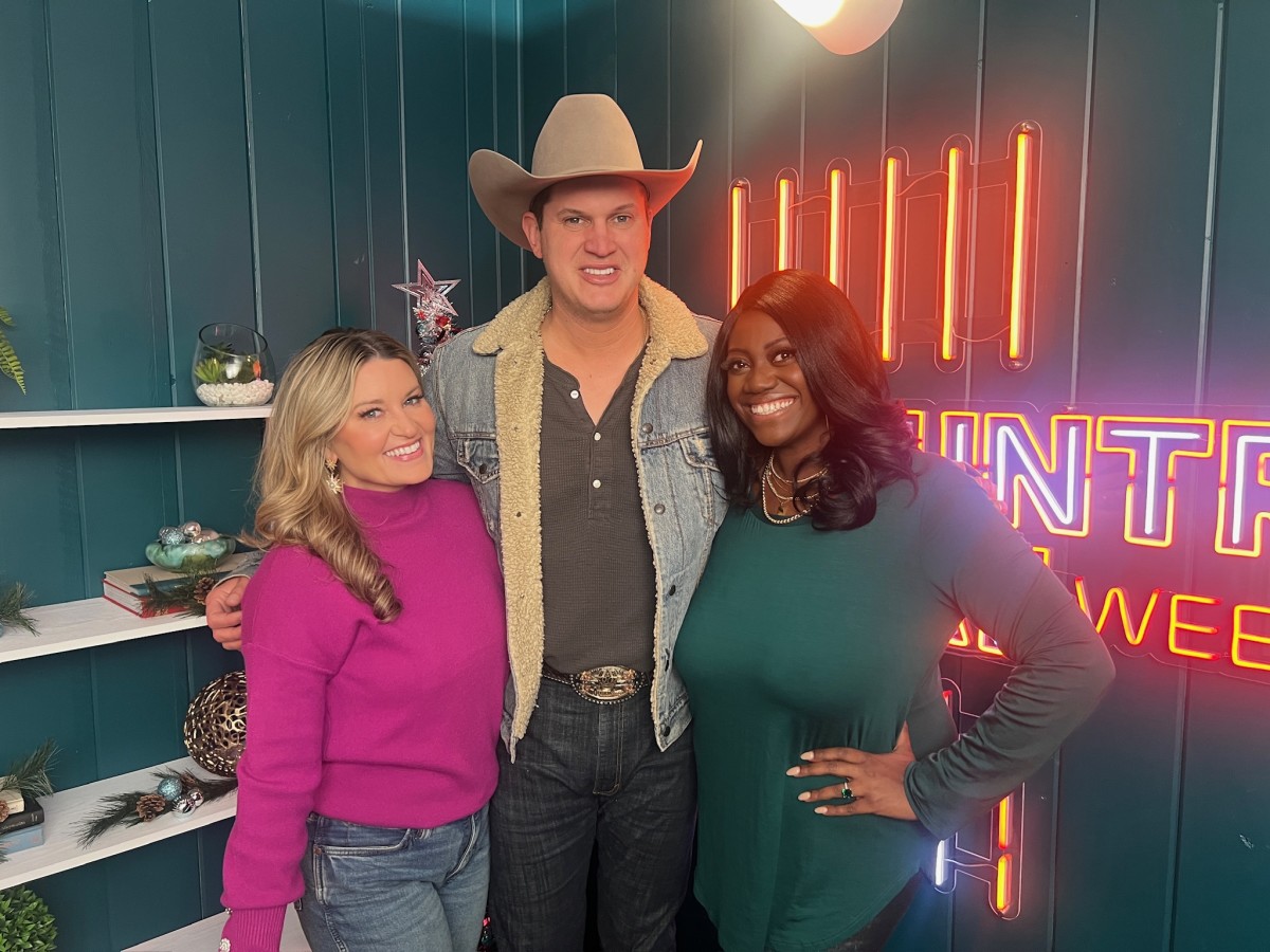 Jon Pardi Shares About His Sobriety, Making a Christmas Record, and