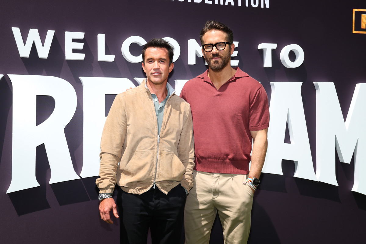 Ryan Reynolds Rob Mcelhenney Share Recreation Of Iconic Wham Christmas Cover Mens Journal 