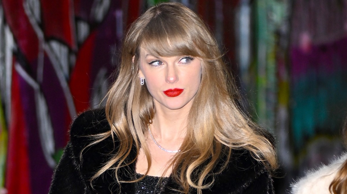 Travis Kelce Has Message for Patriots Fans Who Booed Taylor Swift - Men ...