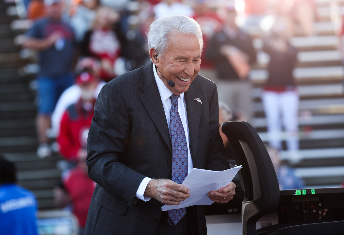 Lee Corso Set to Return to ESPN's College GameDay for 2024 Season Men