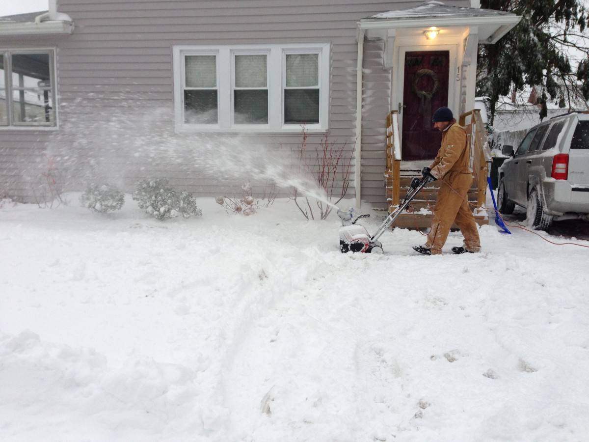 Choosing Between Gas Powered vs. Electric Snow Blowers - Men's Journal ...