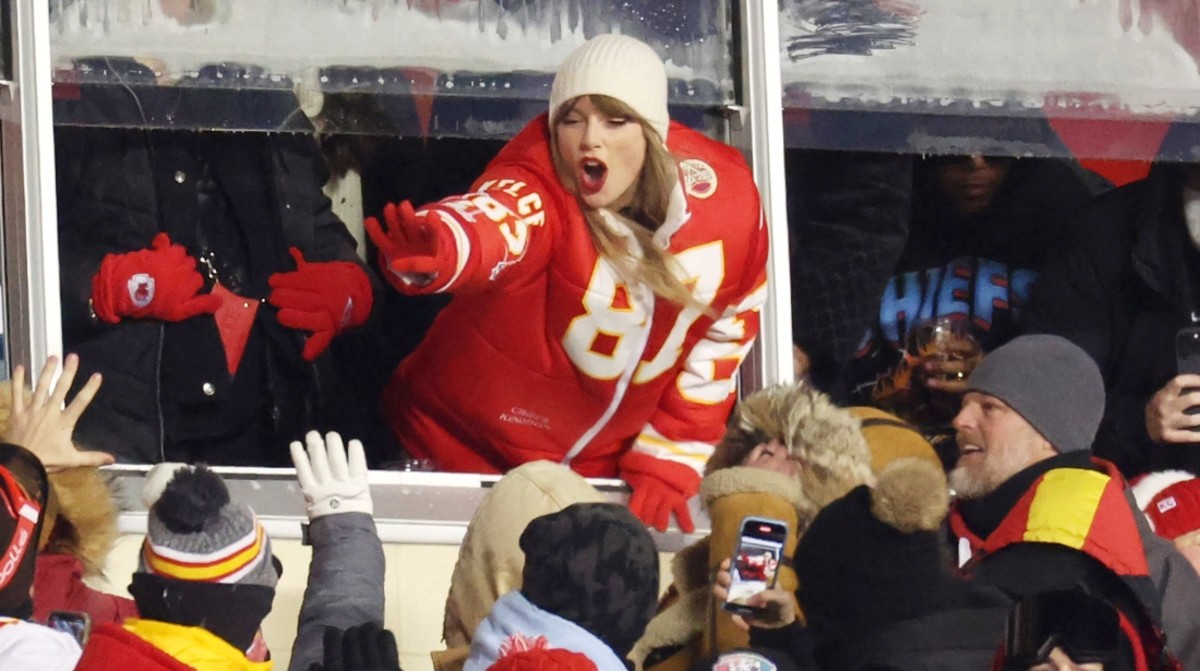 Baltimore Trolls Chiefs with Taylor Swift Mural Ahead of Ravens Game