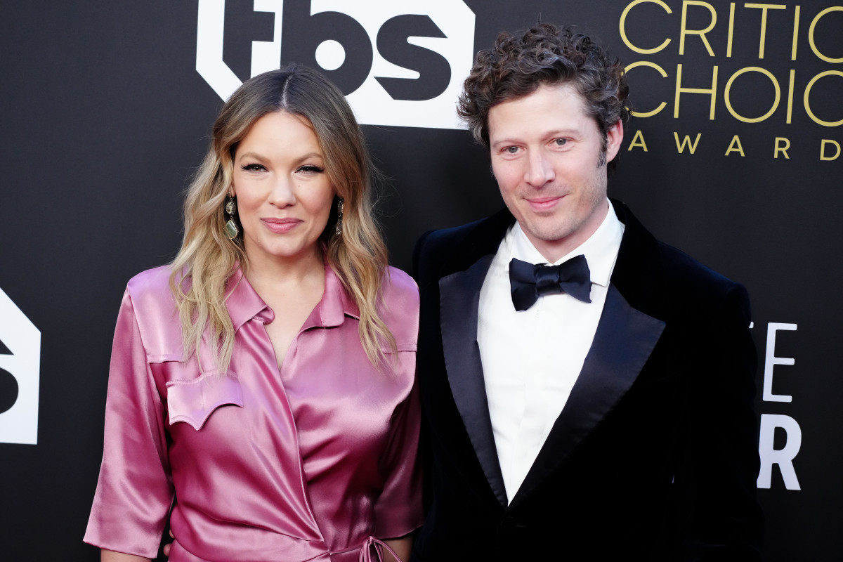 LOS ANGELES, CALIFORNIA - MARCH 13: (L-R) Kiele Sanchez and Zach Gilford attend the 27th Annual Critics Choice Awards at Fairmont Century Plaza on March 13, 2022 in Los Angeles, California. (Photo by Jeff Kravitz/FilmMagic)