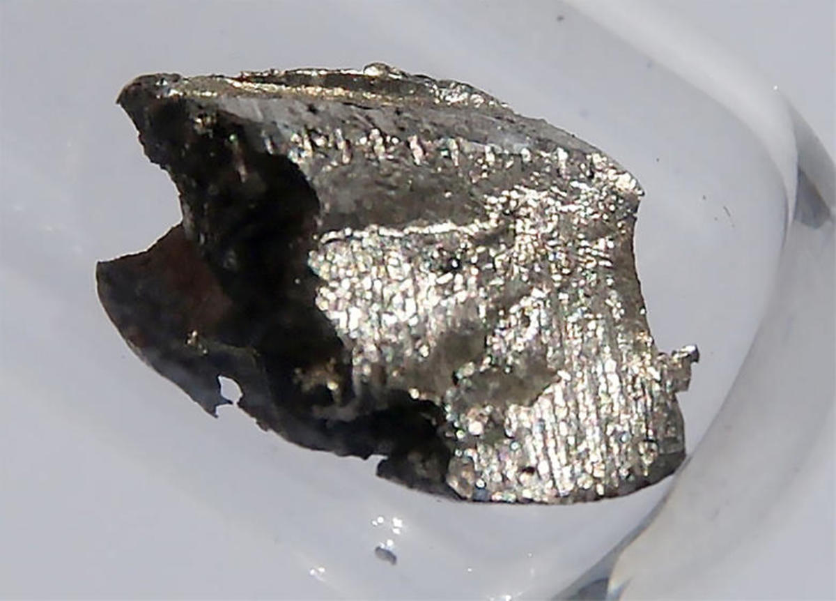 세륨은 페로 세륨의 필수 요소 인 희토류 금속입니다. 사진:의례:위키 백과/이미지-중-요소 <url>