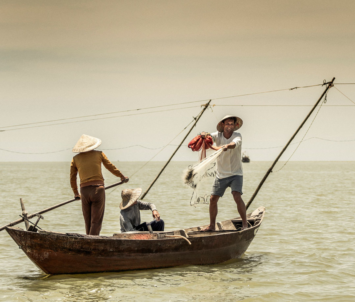 A Hoi An Sunrise Cruise Tour along the Thu Bon River