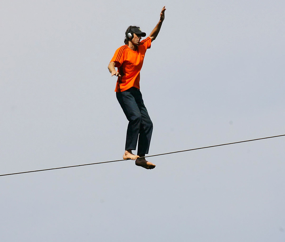 Dean Potter crossing a slackline across the Enshi Grand Canyon in 2012