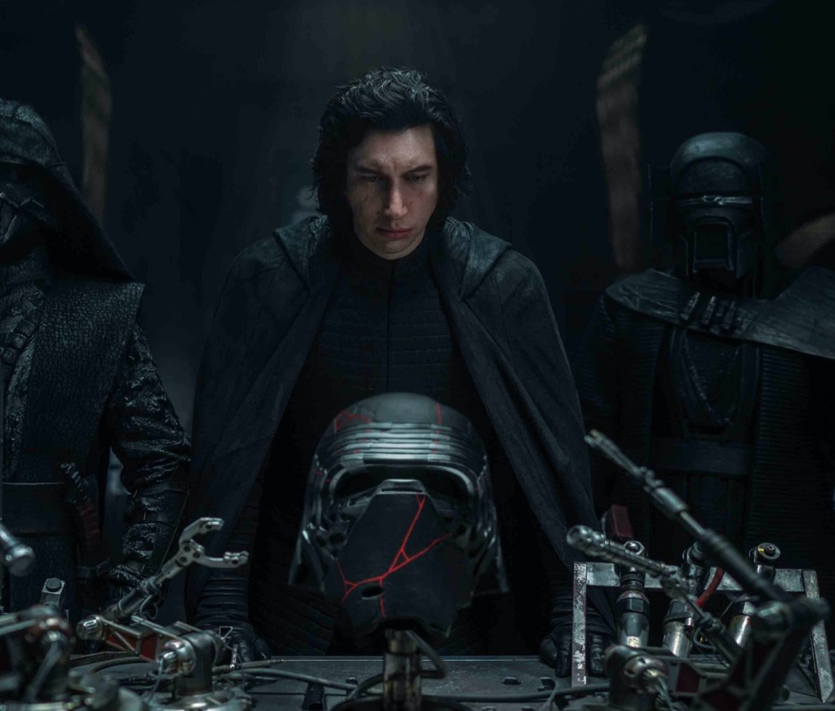 Adam Driver în rolul lui Kylo Ren în 