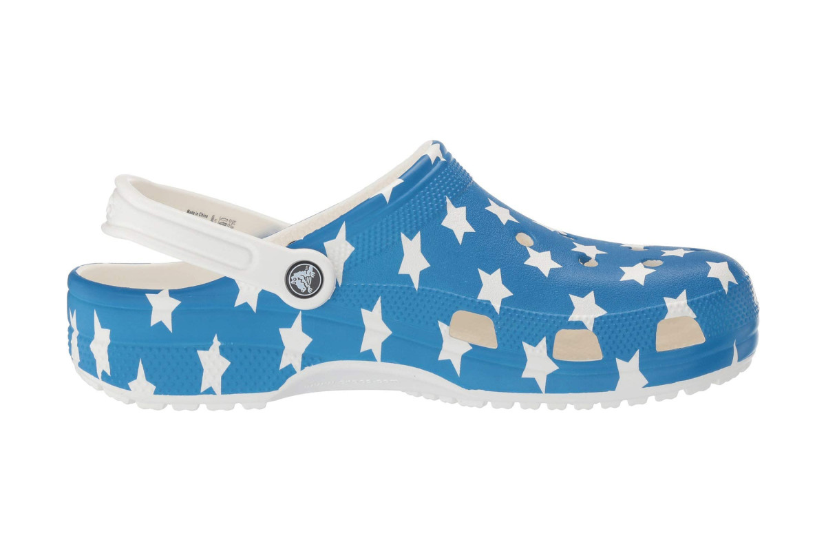 mens flag crocs