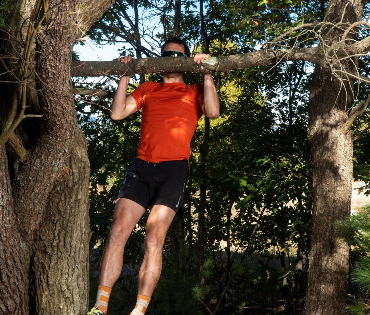 OCR athlete Ryan Kempson doing pullups