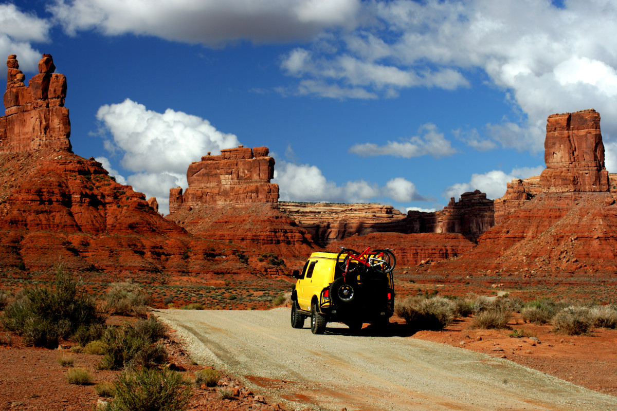 Cruising Utah Valley of the Gods in a camper van