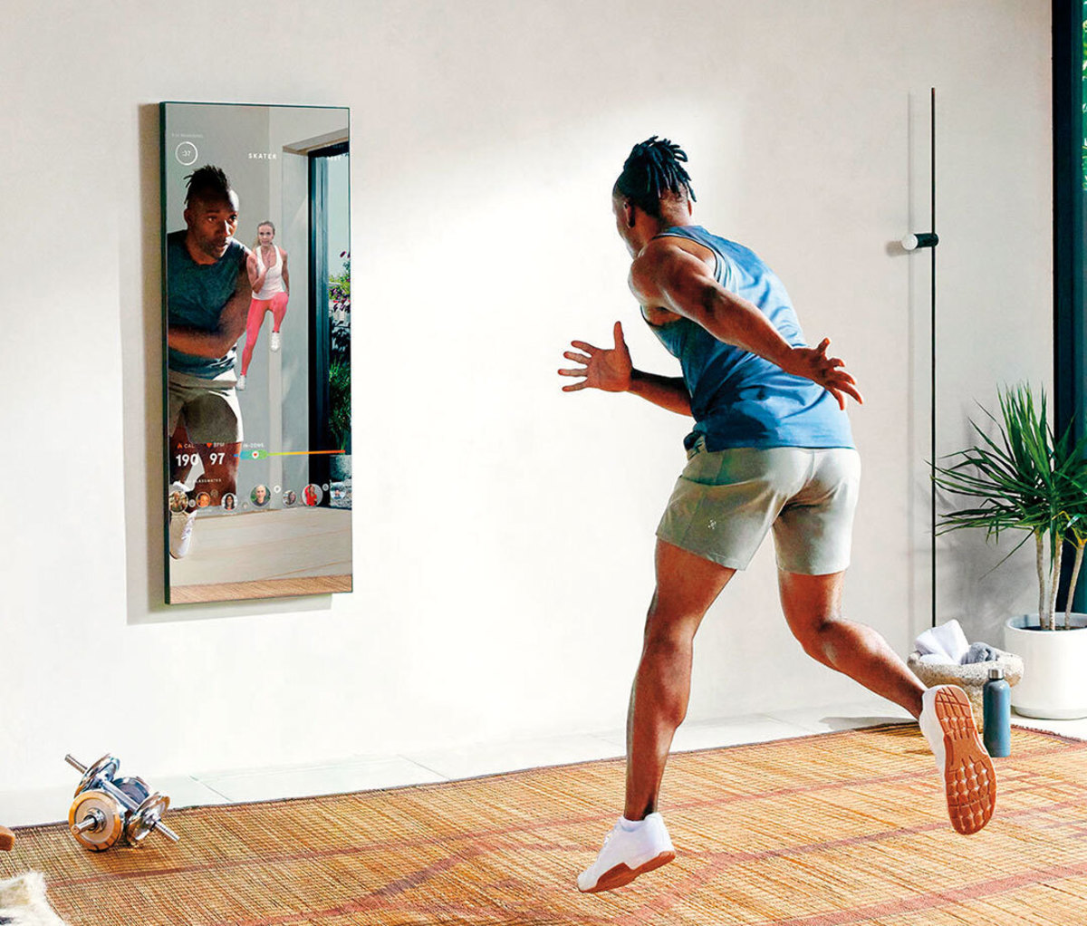 Man exercising with Mirror