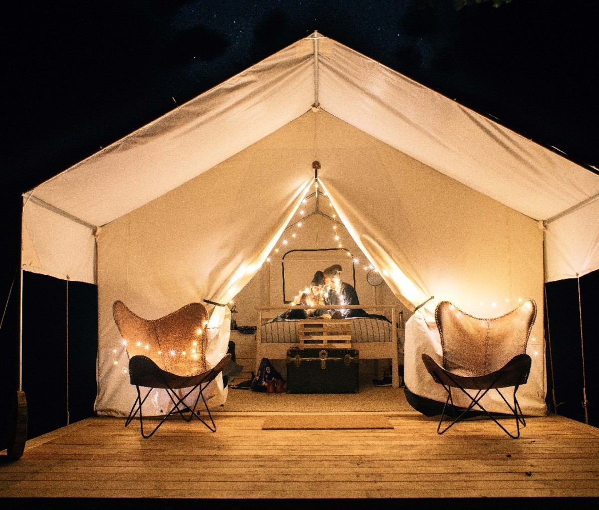 Located on the picturesque northern California coast, Mendocino Grove is a modern camping experience that offers a variety of luxury safari-style tents, ideal for couples or families.