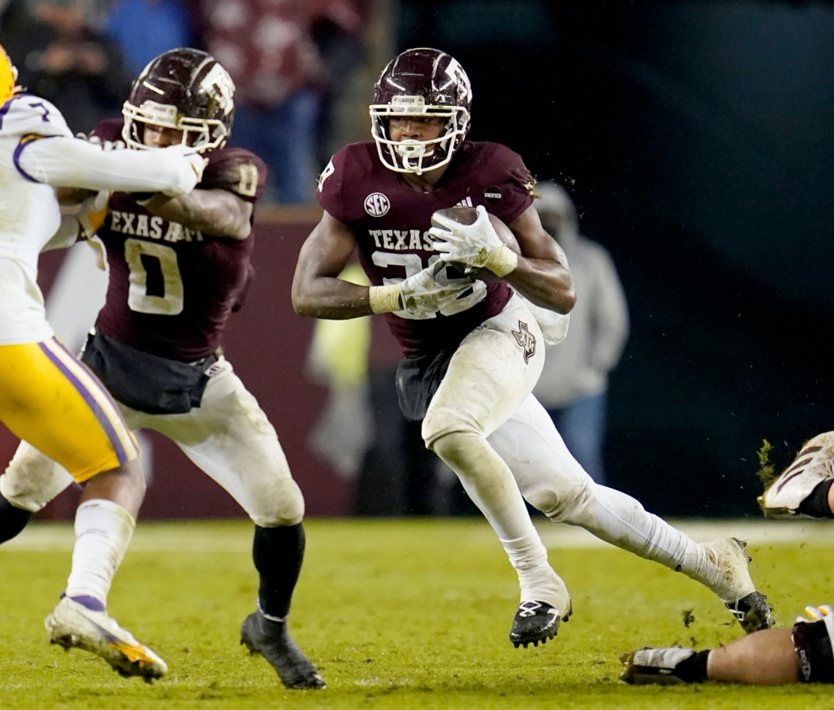 Texas A&M running back Isaiah Spiller