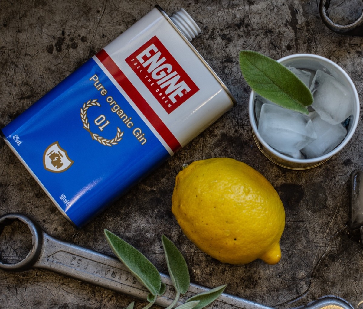 Can of organic Engine gin with lemon and tonic cocktail
